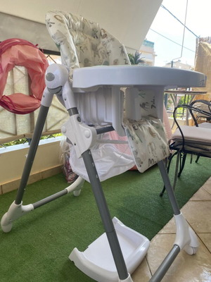 Καρεκλάκι φαγητού Mama's and Papa's, αναδιπλούμενο με ροδάκια