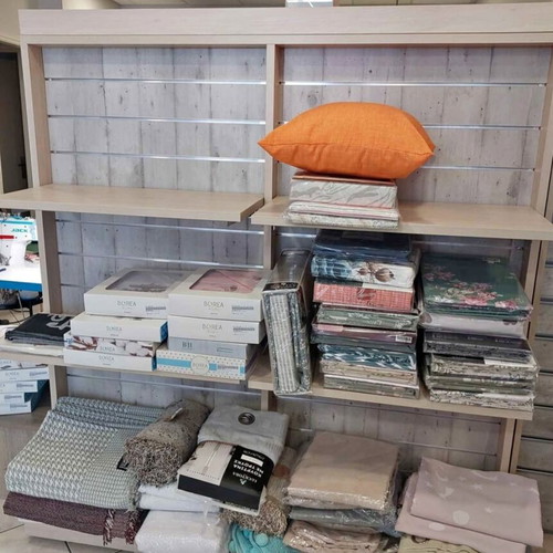 Γόνδολα με ράφια σαν καινούργια, ξύλινη για επαγγελματικό χώρο