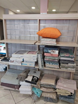 Γόνδολα με ράφια σαν καινούργια, ξύλινη για επαγγελματικό χώρο