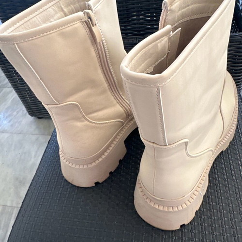 Beige ankle boots like new with zipper, size 40