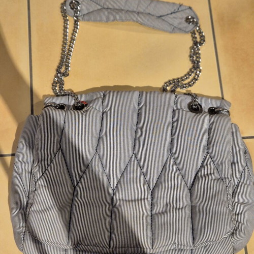 Zara shoulder bag like new, quilted with chain, blue and white stripes