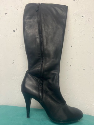 Geox black leather boots like new, size 40 with high heel
