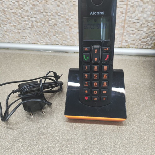 Alcatel cordless phone like new with speakerphone
