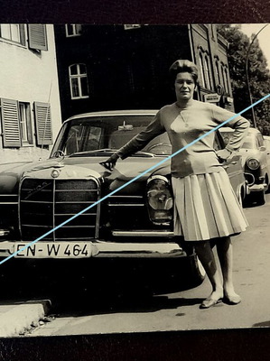 Mercedes-Benz W111 Heckflosse βιντάζ ασπρόμαυρη φωτογραφία εποχής