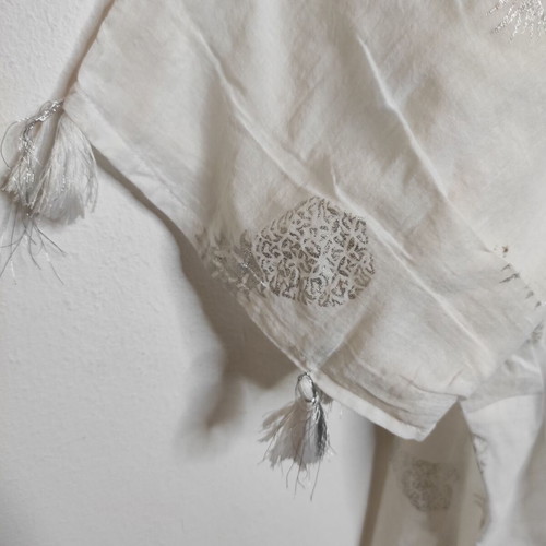 Amelie Accessories kimono with silver pineapples, like new
