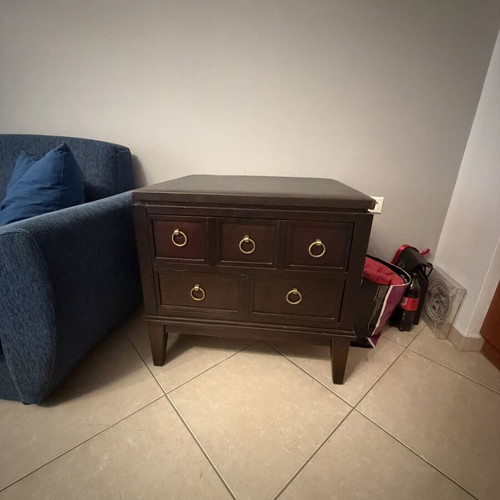 Drawer chest like new with spacious drawers and decorative surface