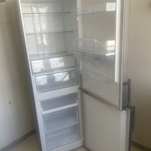 Delonghi refrigerator freezer