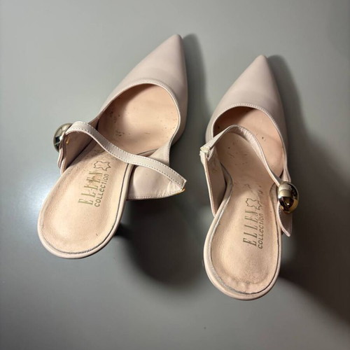 Pumps used, size 37