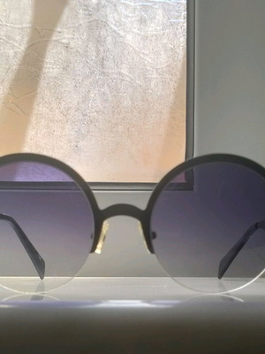 Italia Independent sunglasses like new, metal frame, two-tone lenses