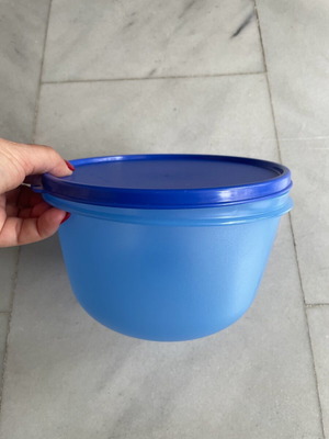 Tupper bowl blue 2lt new