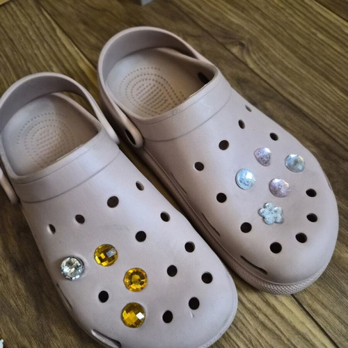 Cubanitas clogs size 38 like new, pink, with 12 pins