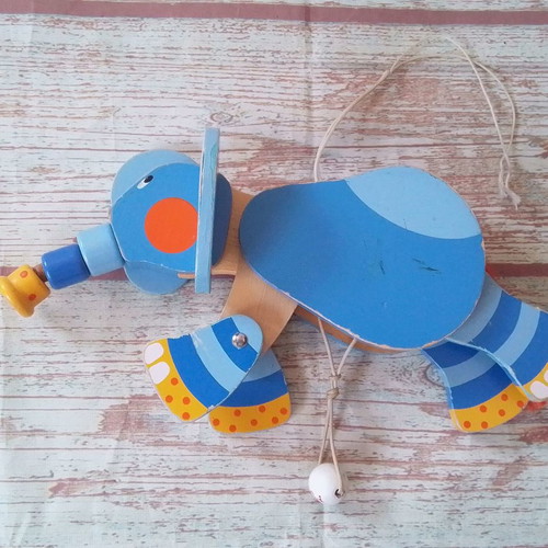Wooden children's elephant marionette used, length 18 cm