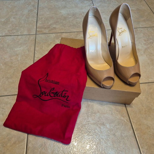 Christian Louboutin nude peep-toe pumps used, size 37.5