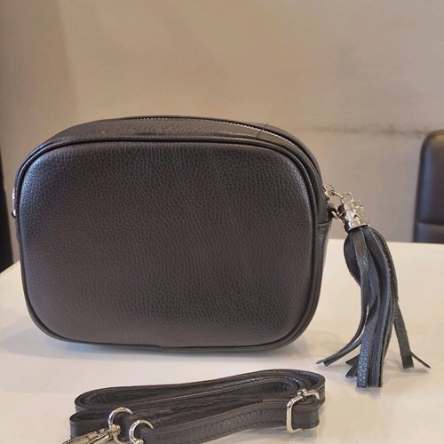 Leather crossbody bag like new, black with detachable strap