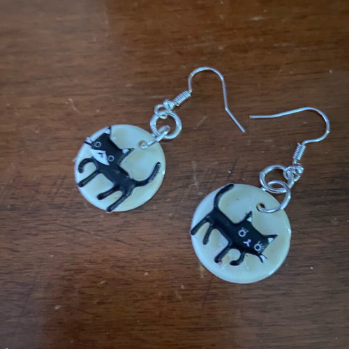 Cat earrings new made of lightweight plastic material