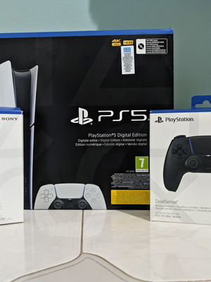 PlayStation 5 Slim Disc Edition 1TB σαν καινούργιο με έξτρα DualSense και βάση φόρτισης