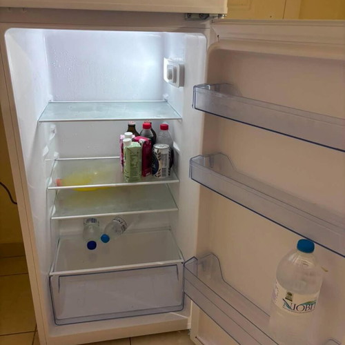 Davoline two-door white refrigerator, 143 cm height