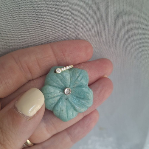 Stone motif pendant like new
