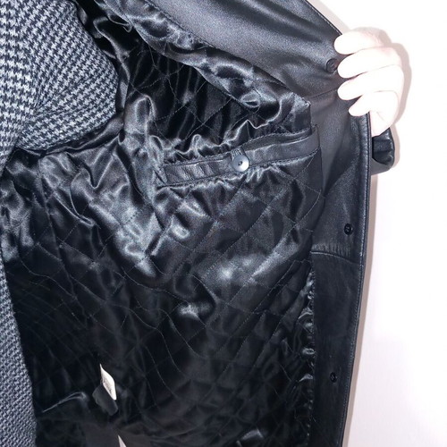 Women's leather jacket black like new, size large with fur collar