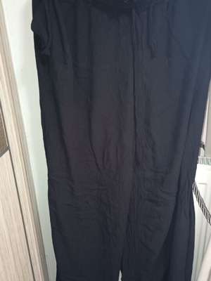 Wide black pants new, one size