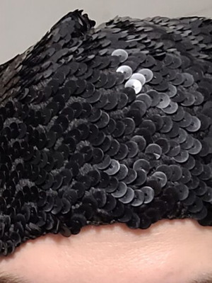 Axel beret with sequins black like new
