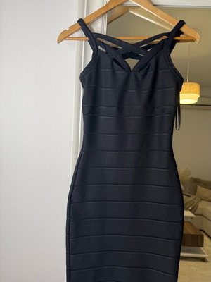 Atmosphere black dress used, fitted with bust designs XS
