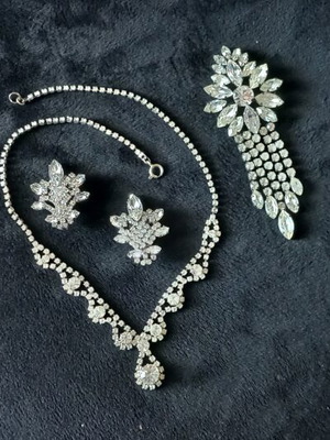 Rhinestone jewelry set with clip-on earrings, like new