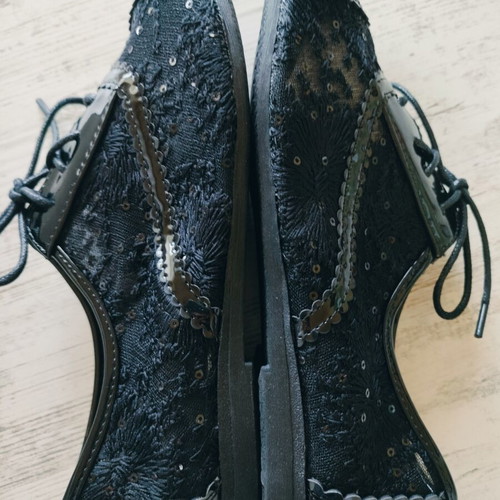 Black women's shoes with embroidery and patent leather new