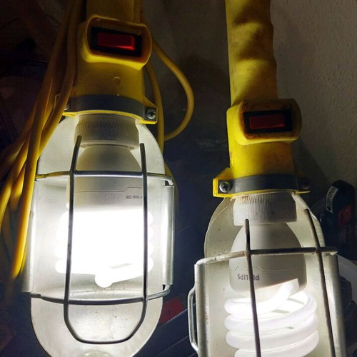 Set of 2 Professional Work Lamps like new, metal construction
