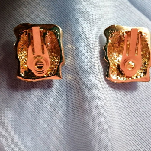 Clips earrings new, gold color, length 2.5 cm