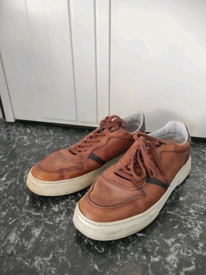 BOSS brown leather sneakers size 45 like new