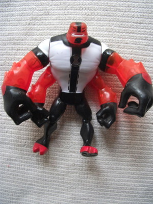 Ben 10 фигура Playmates употребявана, височина 14 см с плътни стави