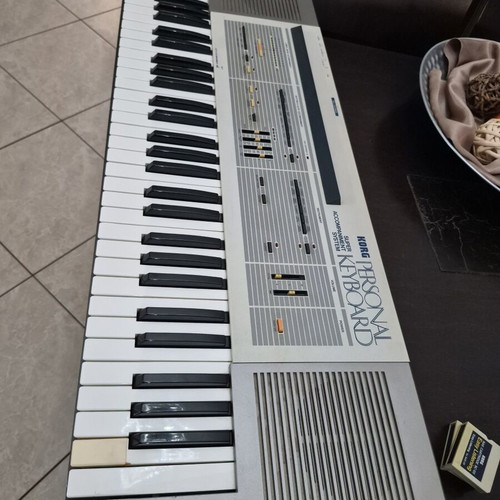 KORG synthesizer like new with case and memory cards