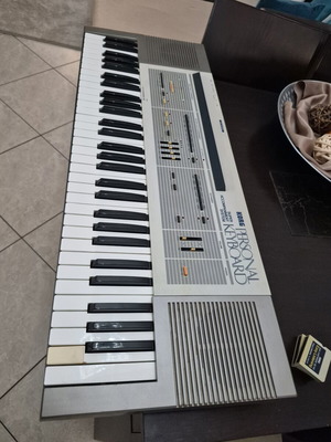 KORG synthesizer like new with case and memory cards