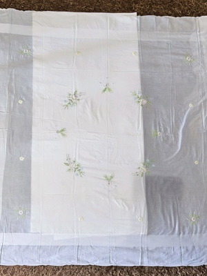 Tablecloth like new with handmade designs 1.22x1.22
