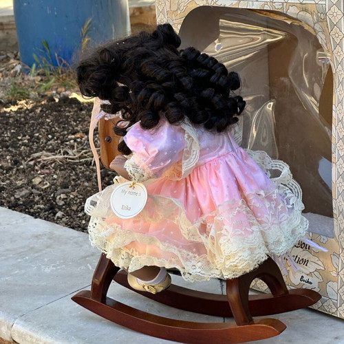 Porcelain doll Erika The Leonardo Collection used with certificate and box