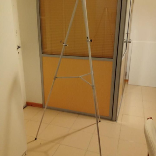 Aluminum folding tripod like new with case