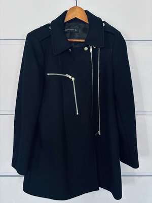 Zara women's winter coat like new, black with silver zippers, size Large