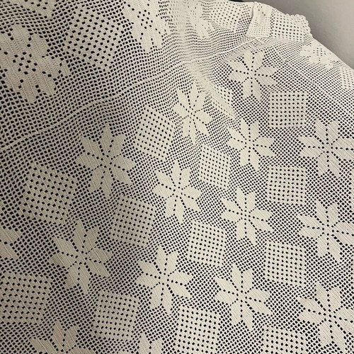 Crochet tablecloth 100% handmade, like new, traditional lace pattern