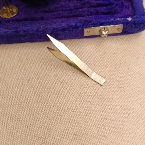 Vintage scale like new, brass in velvet case