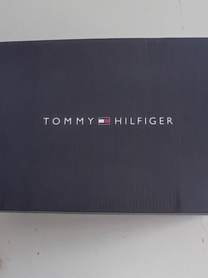 Tommy Hilfiger Shoe Box like new, dark blue