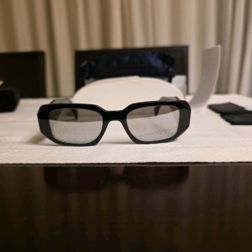 Prada sunglasses with silver mirror lens like new, black