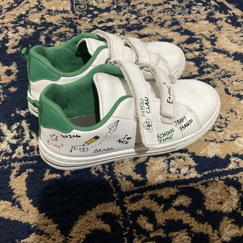 El Waikiki white kids' casual shoes size 33 with physics symbols
