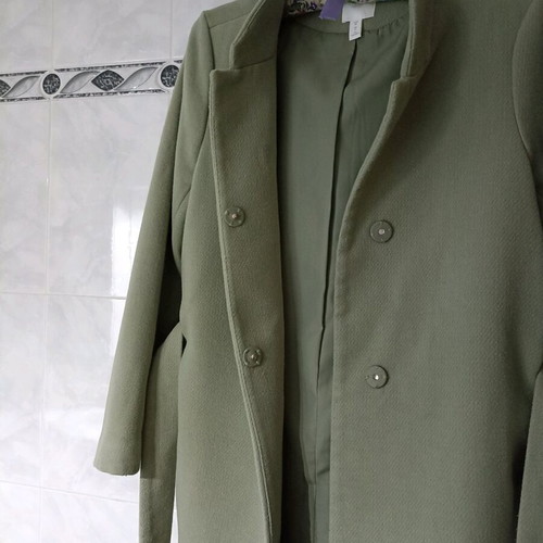 Women's coat H&M like new, pistachio color with belt