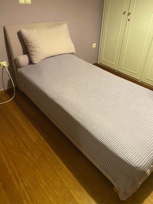 Μονό κρεβάτι μεταχειρισμένο με στρώμα