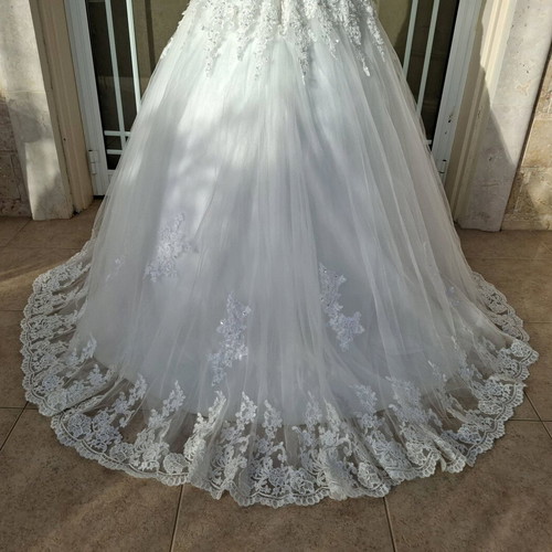 Elegant wedding dress size L white new with storage bag and petticoat