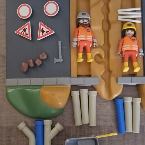 Playmobil 3126 construction repair site set, rare collectible 2002