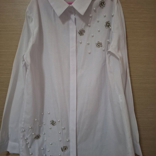 White shirt with pearls and strass like new, unworn