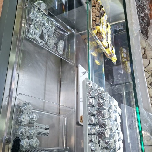 Display case used in good condition