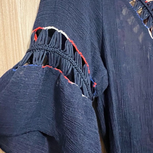 Short beach caftan like new, blue, one size with knitted embroidery